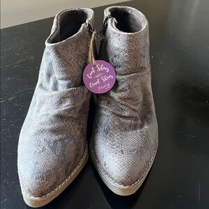 Blowfish Women's Textured Ankle Booties